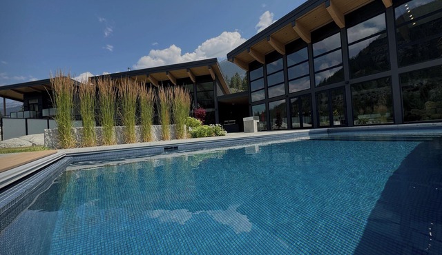 10-Bedroom Luxury Estate | Private Spa, Pool, Movie Room, Pickleball, Games Room