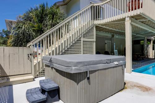 16 Hickory Lane 4 BR Private Pool Pet Friendly Walk to Beach Bikes and Beach Gear included