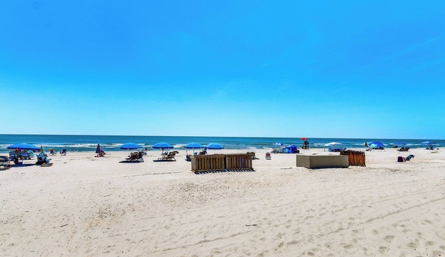 2 Mi to Beach: Hilton Head Condo w/Pool!