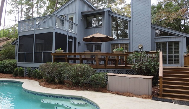 2 Min Walk 2 Beach Pickleball Golf Tennis Restaurants. Pvt Heated Pool SPA Bikes