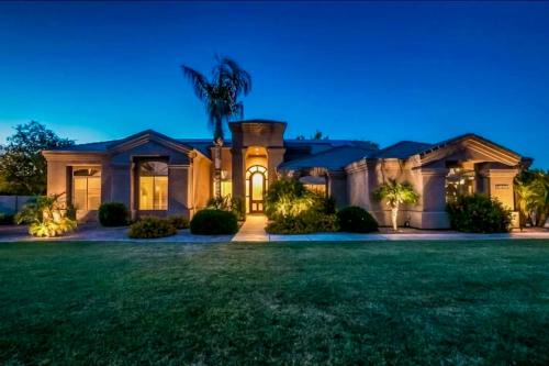 4BR Home Oasis with Saltwater Pool, Hot Tub and Sauna