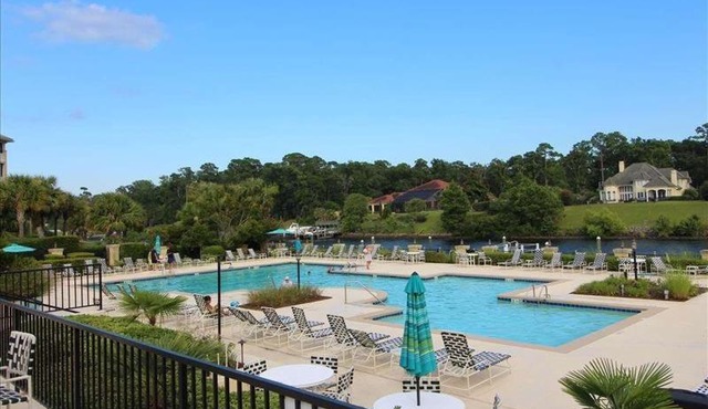 533 Edgewater Condo
