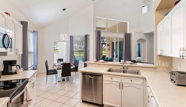 8213 Fan Palm Way