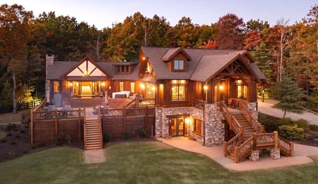 9 Bedroom Lodge Barndominium Combo Sleeps Up to 30