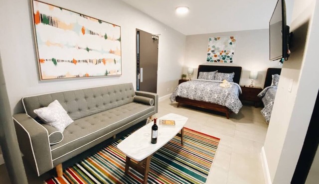 Accommodates up to 6 guests | Free Amenities | Prime Location
