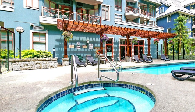 Alpenglow Lodge Snooze Studio with Den by MVA