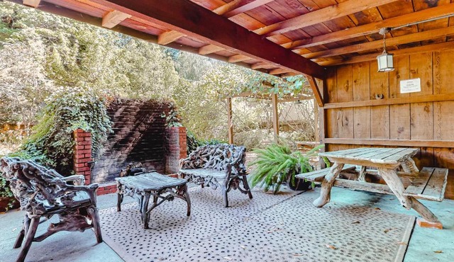 Antler River Lodge