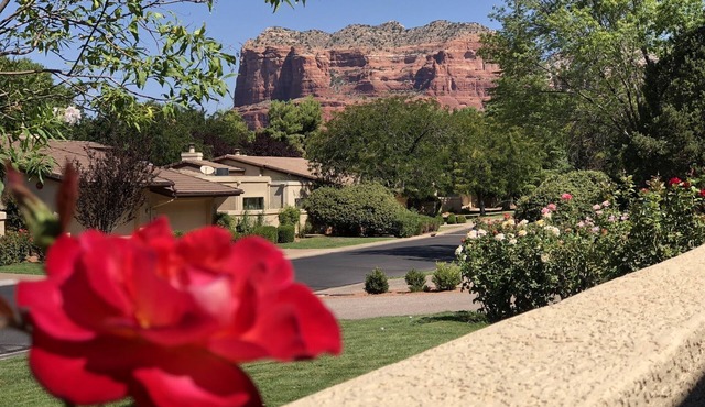 Beautiful Red Rock views in quiet, gated, Canyon Mesa Golf and Country Club.