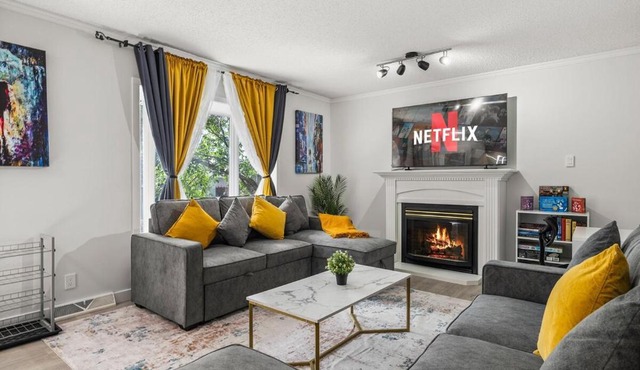Bright 3-Bed Retreat Near the Zoo and Downtown