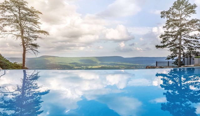 Cloudland at McLemore Resort Lookout Mountain, Curio by Hilton