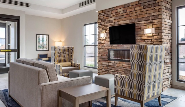 Comfort Suites Scottsdale Talking Stick Entertainment District