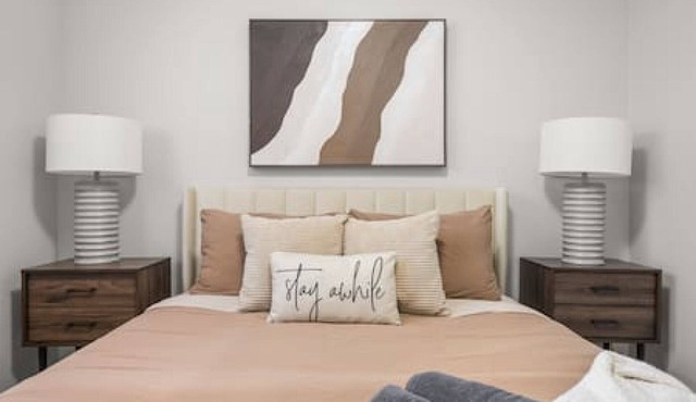 Cozy 2BR, Wolf Willow SE, close to HWY