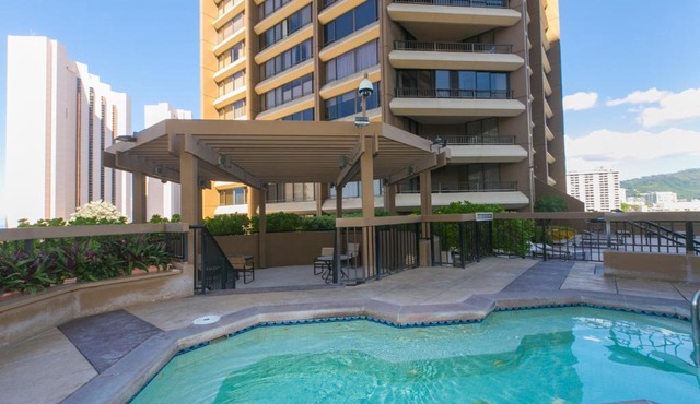 Discovery Bay One Bedroom Condos with Kitchen & Free Wifi!