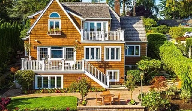 Fabulous Lake Washington Estate Unlike Any Others - Sleeps 18