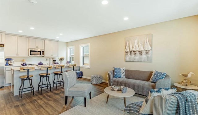 Front Street Suite