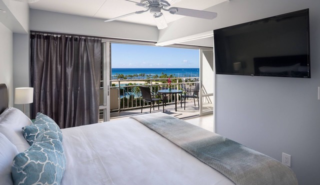 Fully Renovated, 1 Bedroom High End Designer Remodel, Direct Ocean & Lagoon View