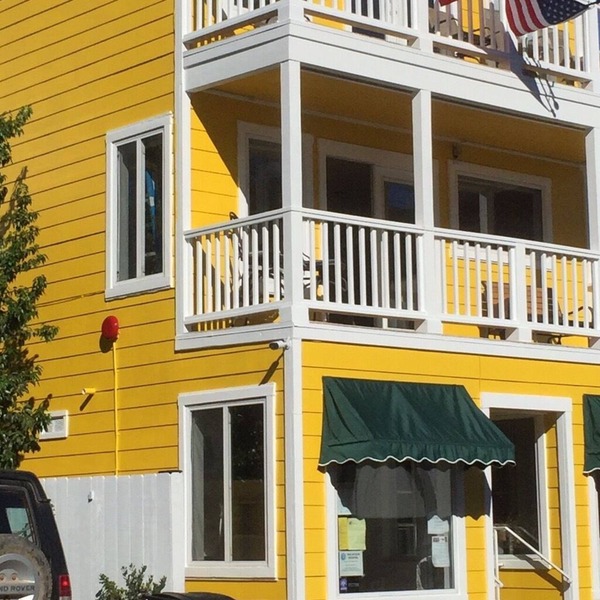 Fun Vibe in town over 600 5 STAR reviews two balcony’s SUP KAYAKS CHAIRS CLEAN