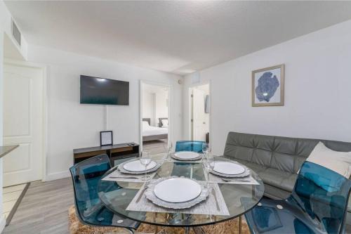 Gorgeous 2BR in the Heart of Brickell, Free Parking
