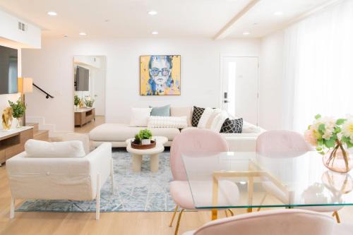 Grand 4-Bedroom - Brand New - Free parking and Patio