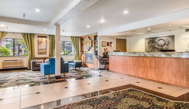 GuestHouse Inn & Suites Hotel Poulsbo