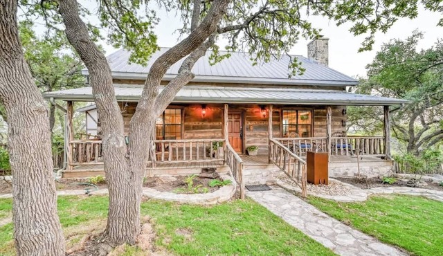 Luxury 23-ac Ranch Hot Tub and Hill Country Views!