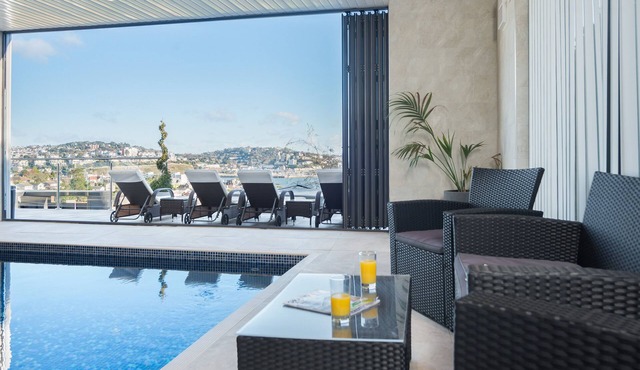 Luxury Apartment - Sleeps 4 - Spectacular Views with Private Pool and Hot Tub