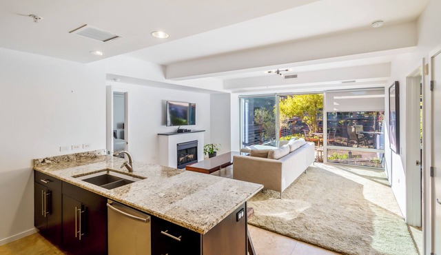 Luxury Condo in Heart of Scottsdale w/Concierge