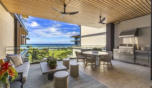 Luxury Condo w/Resort Pool/Spa, AC, Ocean View & Spacious Lanai: Park Lane Sky