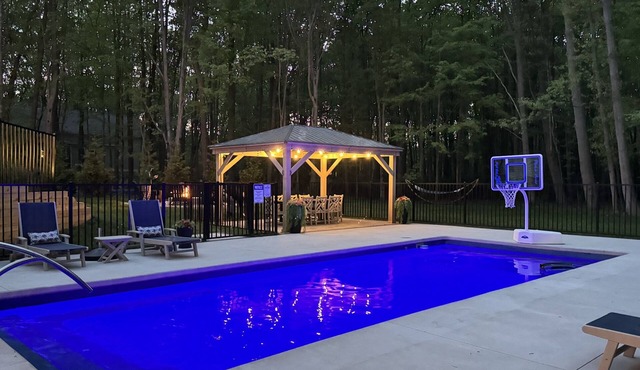 Luxury Escape Pool, Hot Tub, Game Room, Sleep 12