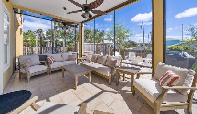 Magnificent 4BR and Bonus room, gated, gulf front pool. New inside