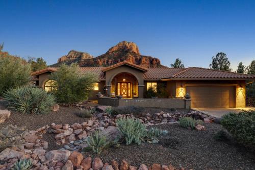 Mammoth Rock Lodge-New Family Home REMODELED 2 Hot Tubs & Game Room