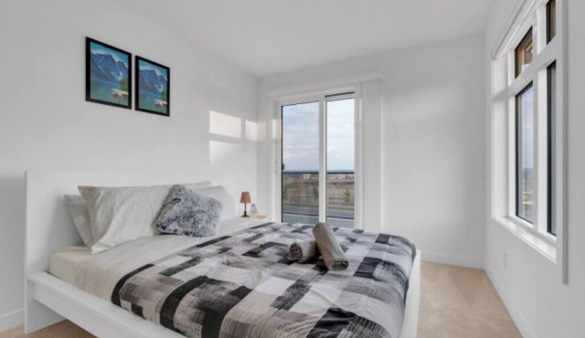 Modern 3BR Townhome in Seton with Garage + Balcony