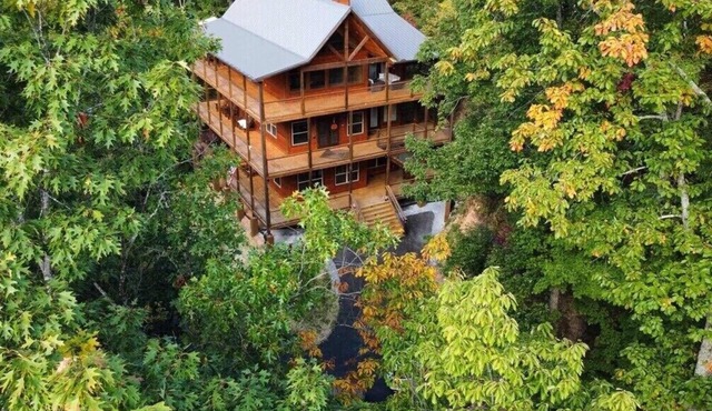 Mountain Getaway! 4/3 cabin 10 min Gatlinburg, 15 Min Pigeon Forge