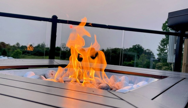 NEW HOT TUB, ROOFTOP PATIO AND ENHANCED LAKE VIEWS! Dogs are welcome!