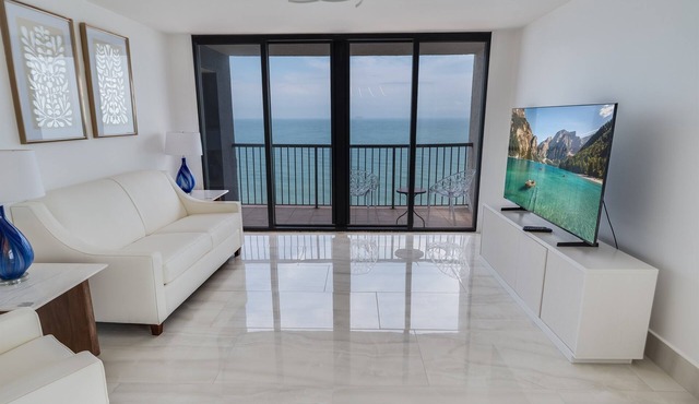 New Remodeled 3BR Beach Colony Resort, Oceanfront!
