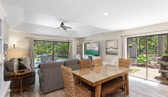 Nine Wisteria Lane-1 LEVEL Renovated Home ,Wi-Fi, FENCED, 237, 10 stars reviews