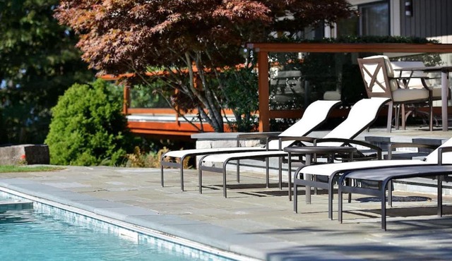 Oceanside Lodge Saanich Inlet by EMR Vacation Rentals