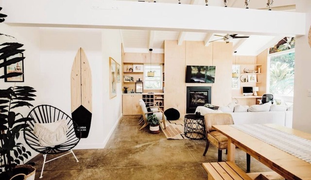 On Golf Course, Cedar Hot Tub, Walk to Beach, Market, Trails! BOHO Modern