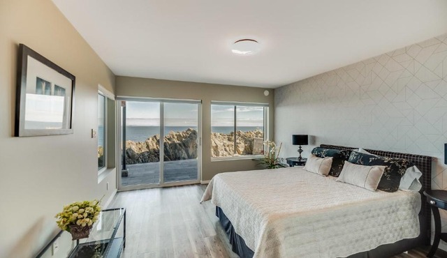 Otter Grotto 1 bed suite - Oceanfront Relaxation