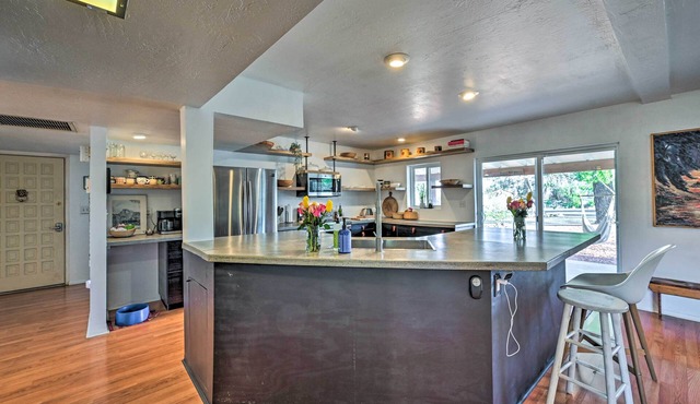 Pet-friendly Gem w/Treehouse: 20 Mi to Sedona