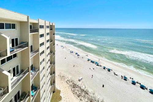 Pinnacle Port Penthouse 28