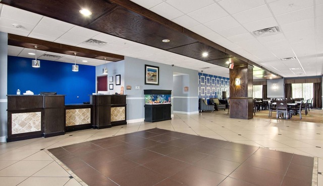 Portland Inn & Suites