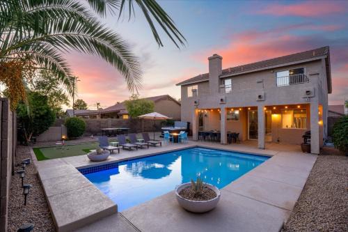 Putt Putt Hot Tub Game Room Pool Cornhole