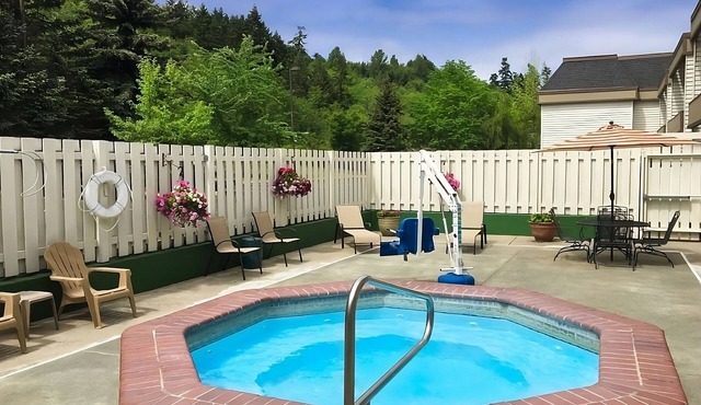 Relaxing Trip! Stay at GuestHouse Poulsbo! Free Breakfast, Free Parking!
