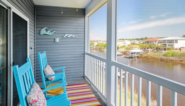 Riverfront condo with WiFi, washer/dryer, central AC, balcony with a view