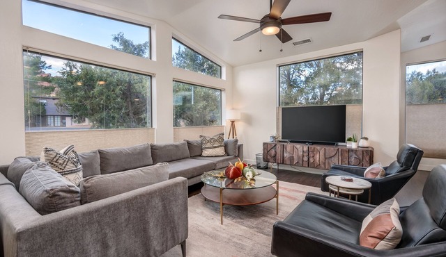 Sanborn Sanctuary - HOT TUB & great location