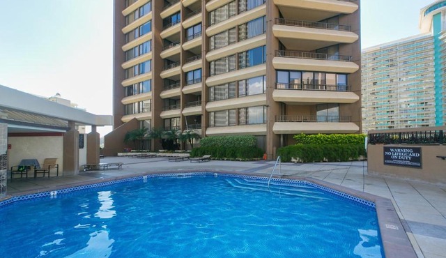 Spacious Condos with Private Balcony at Discovery Bay - Free Wifi, Near Beaches!