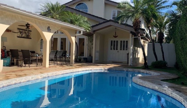 Spacious Home In Kahala That's Centrally Located w/AC, Pool, Lanai 5Broom/4Bath