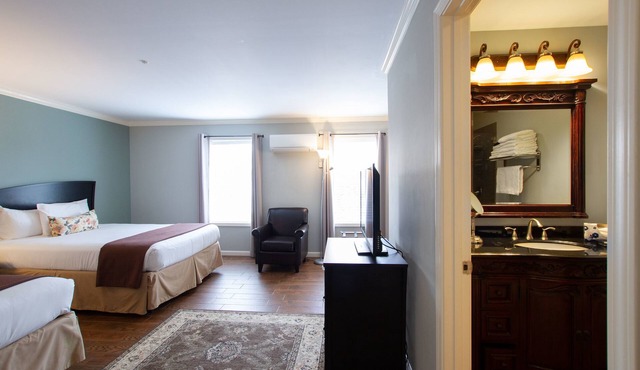 The Dahlonega Square Hotel & Villlas