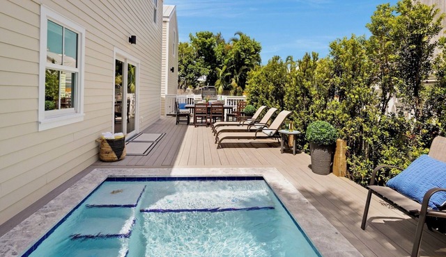 *THE DUKE & THE DUCHESS @ DUVAL* Compound w/Pool & Hot Tub + LAST KEY SERVICE